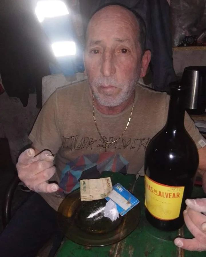 Los ojos ciegos bien abiertos