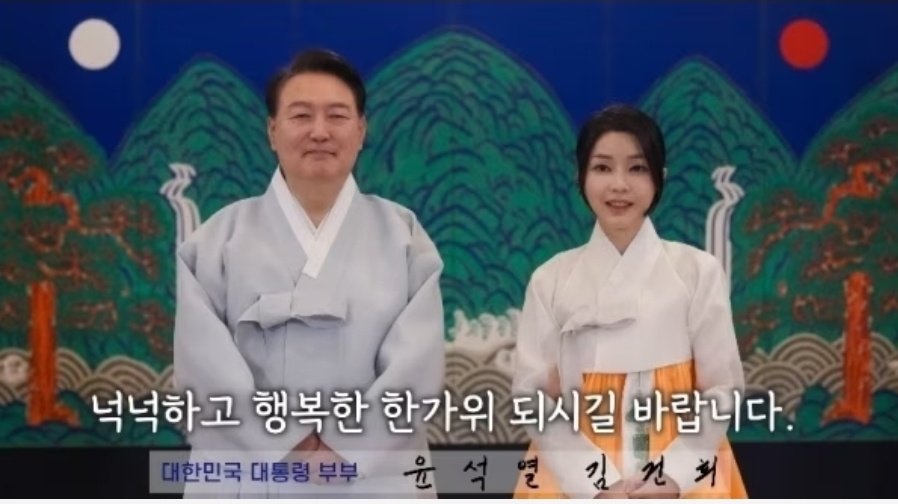 조국 자식은, 장학금 받으니 뇌물.
문재인 사위는, 월급 받으니 뇌물.

이 불여우는 주가조작에 디올백까지 쳐 받아도 무죄.

이게 나라냐?