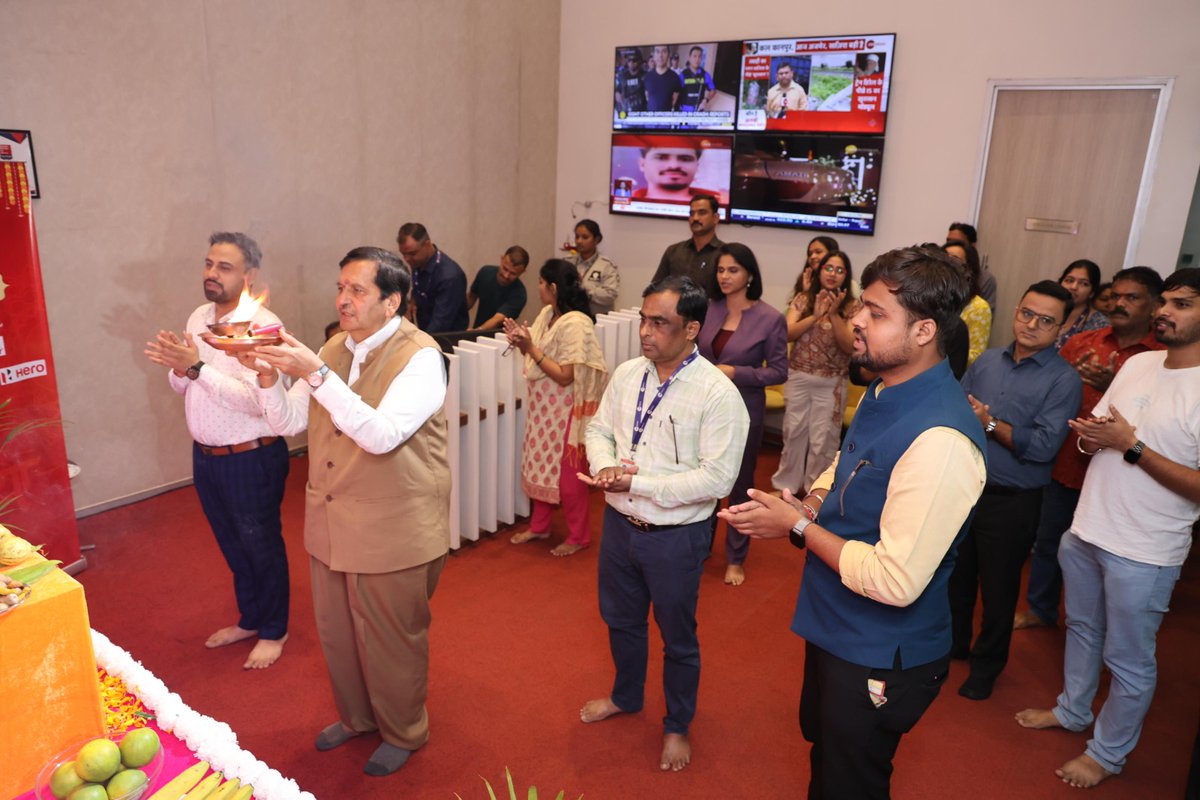 MPLodha's tweet image. गणेशोत्सवानिमित्त @zee24taasnews च्या कार्यालयाला भेट देऊन श्री गणेशाचे दर्शन घेतले. प्रसंगी #Zee24Taas टीमसोबत संवाद साधला व त्यांना गणेशोत्सवाच्या शुभेच्छा दिल्या. 

#Ganeshotsav2024 #Zee24Taas #GanpatiDarshan #Mumbai