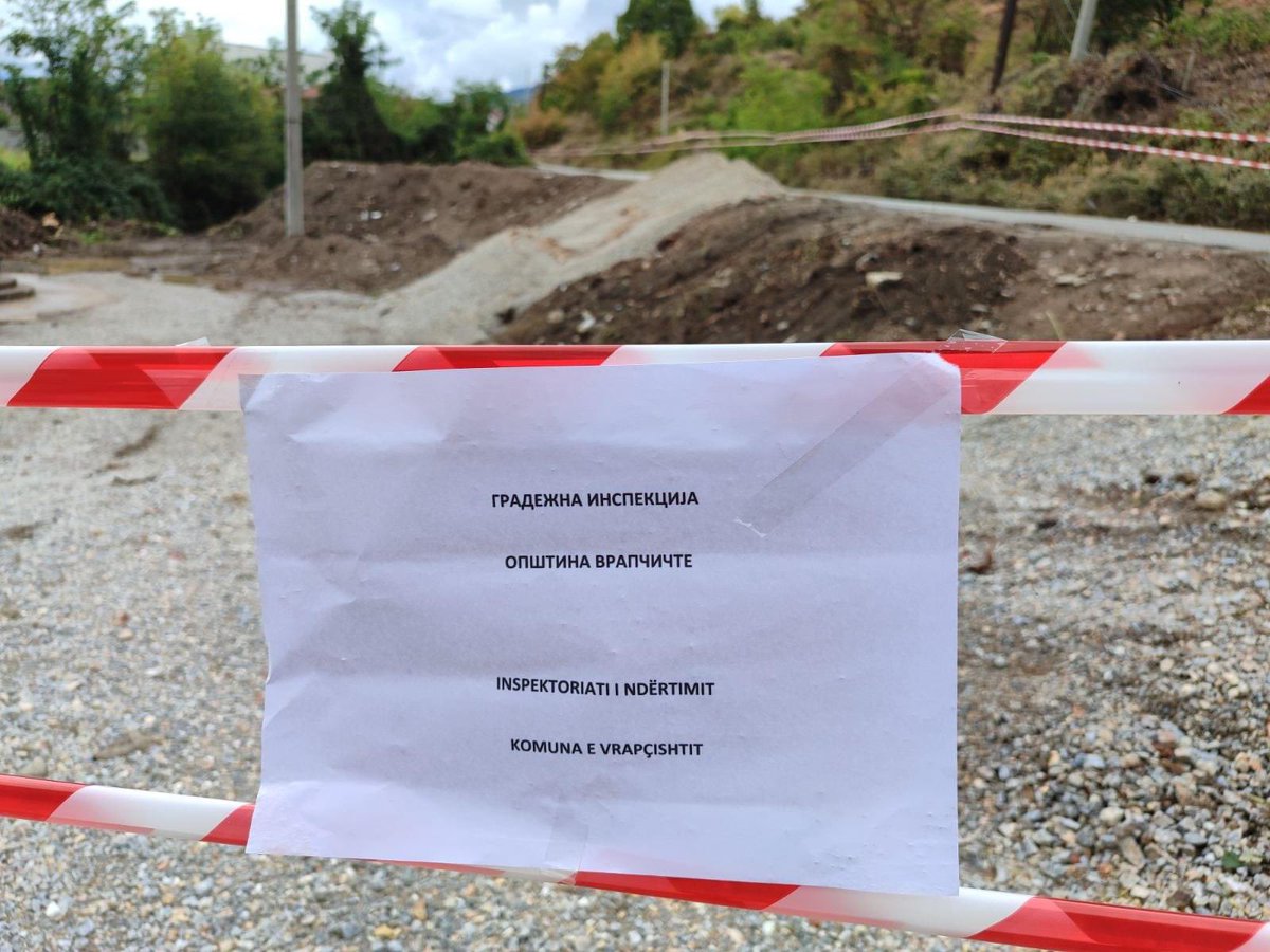 На терористите од овој реон им пречел звукот на камбаната и мирисот на кандилото па затоа не дозволуваат да се изгради оваа црква. Што ќе биде следно?! Очекуваме овој проблем да се реши во најбрз можен рок и црквата св. Петка да добие убав православен сјај!