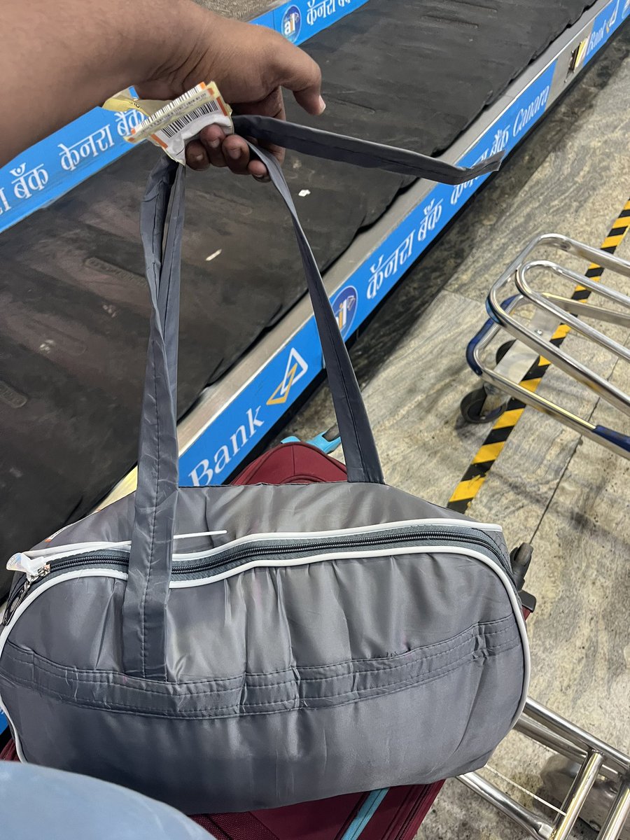 Sachinsums1's tweet photo. @AkasaAir is this the way you handle your customer baggage. 

10Sept i have fly from Varanasi to Mumbai. https://t.co/PPucMPQLja