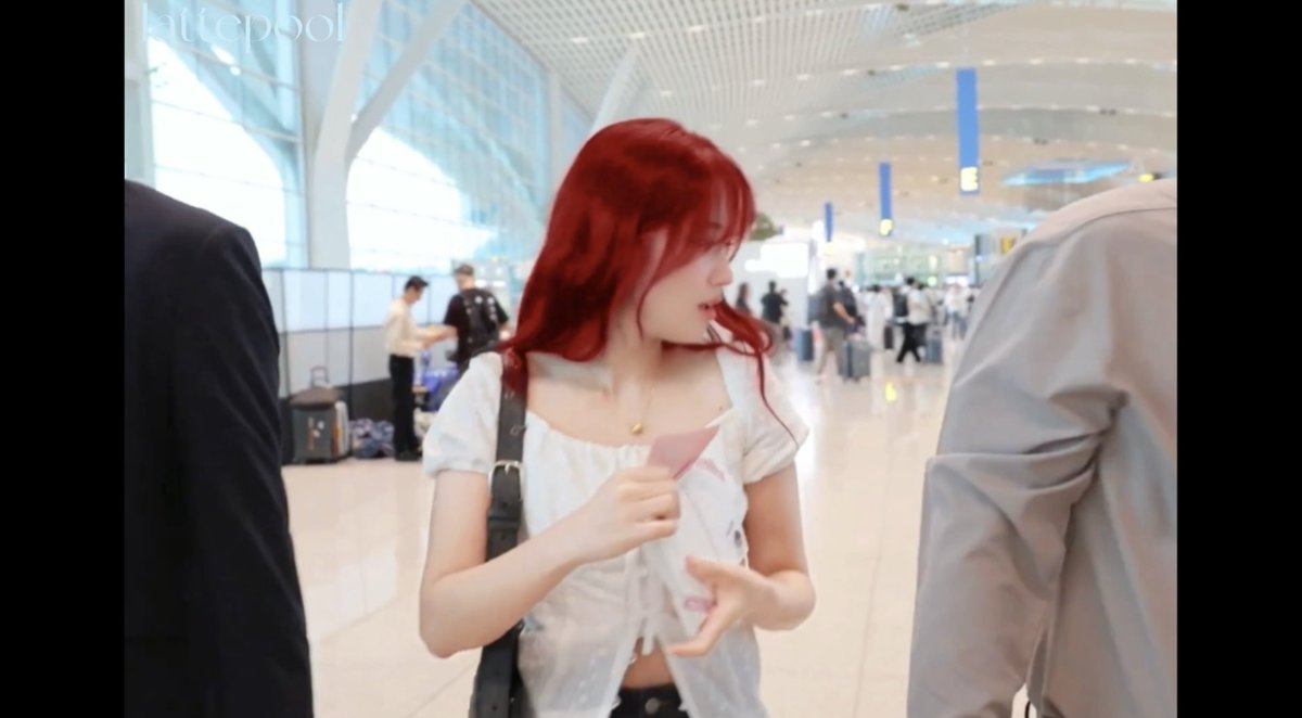 lattepool's tweet photo. 090924. INCHEON → HONG KONG.
STILL FRAMES (6).
김혜윤. 
#김혜윤 #KimHyeYoon #선재업고튀어 #LovelyRunner #은호 #오늘부터인간입니다만
@ACOM__official 
fancam credit: Dispatch ✨
edit baked by lattepool 🍰 https://t.co/JbX9zns6oE