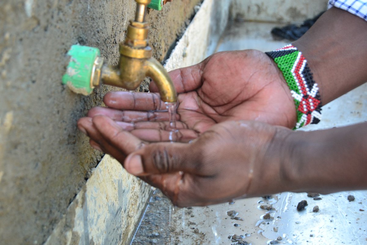 NaturalCapital6's tweet photo. Access to clean and safe water by residents of informal settlements has been a challenge for a long time. However, our commitment as an organization to ensuring that everybody has access to clean water remains undeterred. https://t.co/C2TFaMkFPA