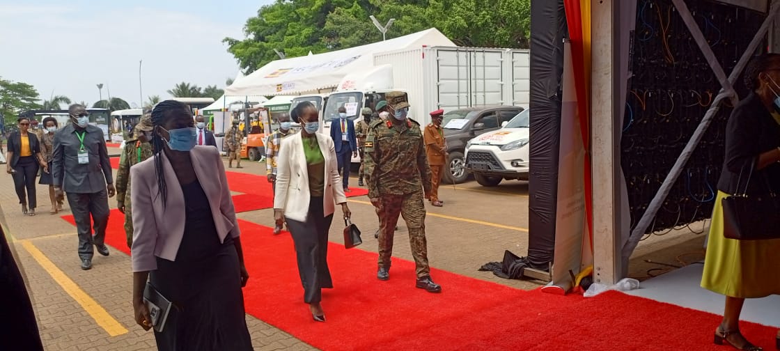Charles Lwanga (@borninafrica6) on Twitter photo The C-in-C of UPDF/Fountain of Honour H.E <a href="/KagutaMuseveni/">Yoweri K Museveni</a> ,the CDF Afande Gen <a href="/mkainerugaba/">Muhoozi Kainerugaba</a> accompanied by Mama Charlotte Kainerugaba have graced the 1st Kampala Defence and security Expo2024 Memorial event in Honour of late Gen Aromda at Speke Resort Munyonyo The C-in-C of UPDF/Fountain of Honour H.E <a href="/KagutaMuseveni/">Yoweri K Museveni</a> ,the CDF Afande Gen <a href="/mkainerugaba/">Muhoozi Kainerugaba</a> accompanied by Mama Charlotte Kainerugaba have graced the 1st Kampala Defence and security Expo2024 Memorial event in Honour of late Gen Aromda at Speke Resort Munyonyo
