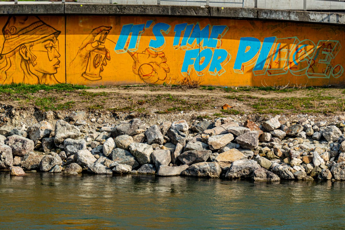 MarcM65466's tweet image. #AlphabetChallenge #WeekKforKnowledge 

It requires some knowledge of grammar if you want to put up a correctly spelled graffity!