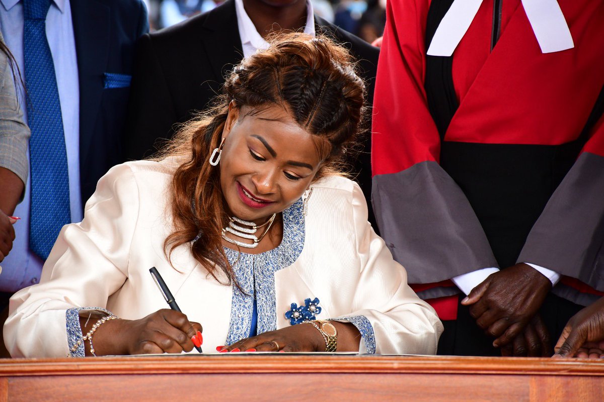 theOfficeKettle's tweet image. Since her inauguration in August 2022, the Machakos Governor has overseen the implementation of over 1,000 projects with more ongoing implementation. 

#WavinyaNdetiDelivers @Wavinya_Ndeti