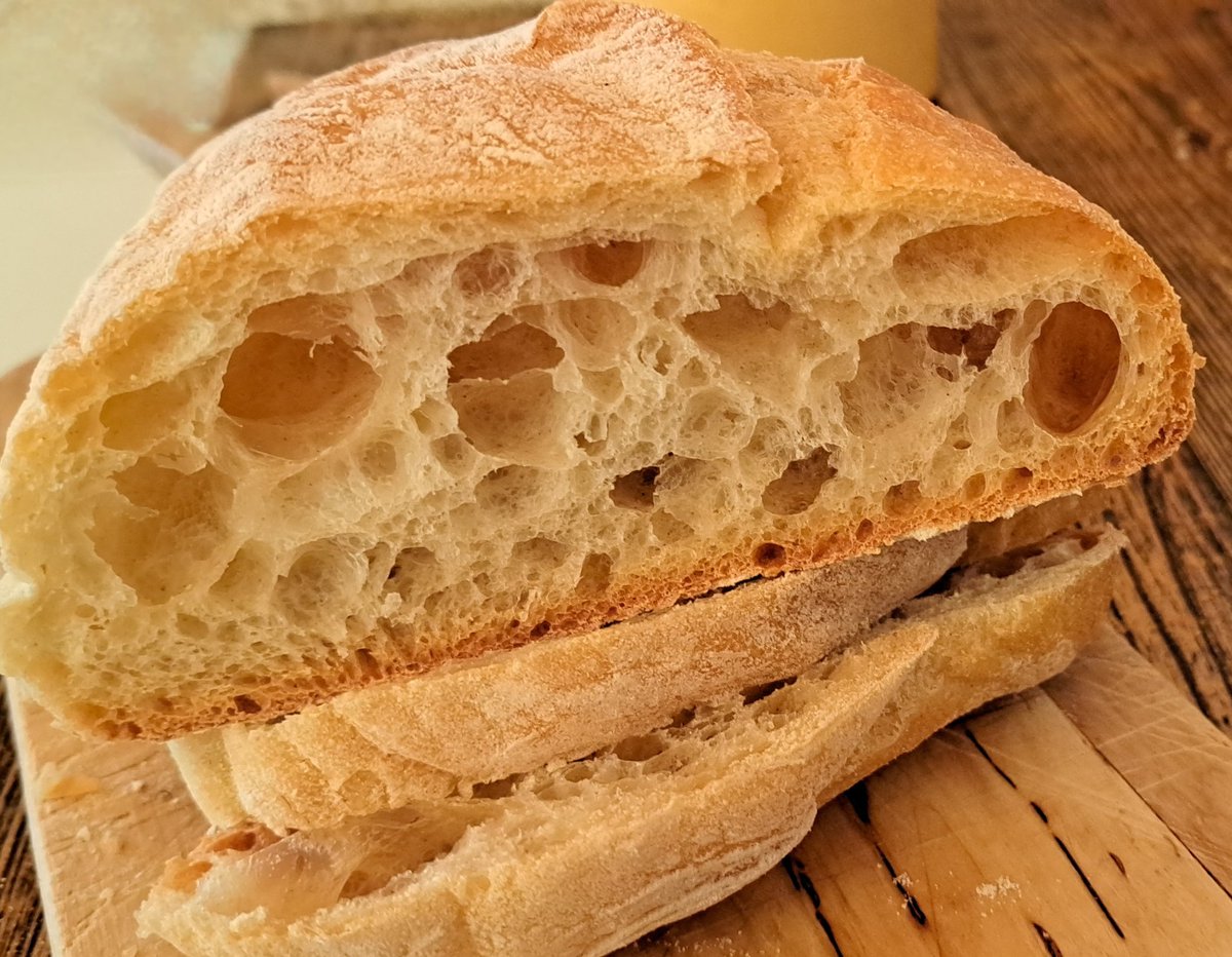 Ivycottagebaker's tweet photo. Typical levito madre Tuscan bread for #sourdoughseptember #realbread #flourwatersalt #naturalingredients #breadlove #breaducation #bread #sourdough #levitomadre #supportyourlocalbakery #useitorloseit #independentbusiness #knowyourfoodsource https://t.co/1vaNsoRkCn