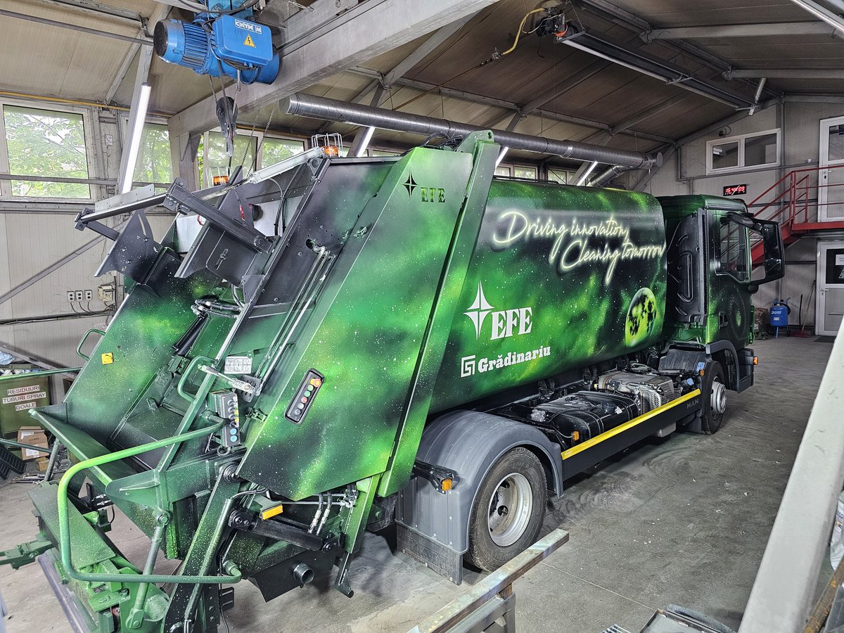 DaradiciG's tweet photo. I painted a garbage truck. @elonmusk, how about your rockets?

@SpaceX https://t.co/HVyT7J8JfJ