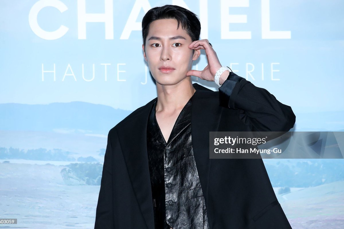 the good looking lee jaewook own this category