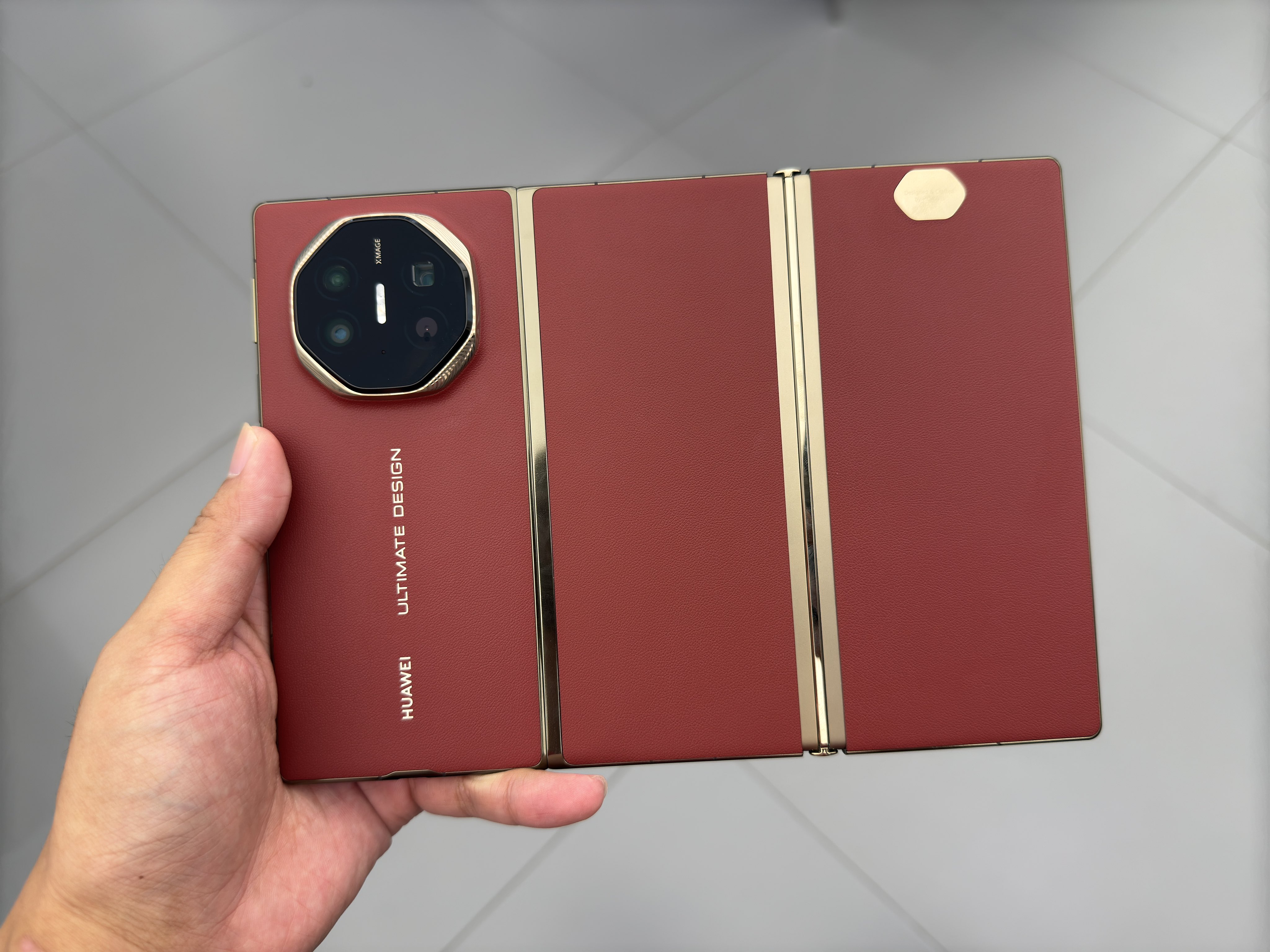 Huawei Mate XT: Huawei ने 10.2 इंच बड़ी डिस्प्ले के साथ दुनिया का पहला तीन बार मोड़ने वाला फोन किया लॉन्च