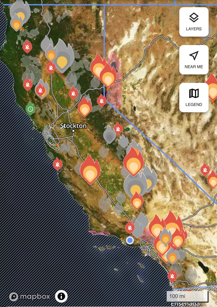 CalifNewsworthy's tweet photo. So many #Wildfires in #California 😓#LineFire #BridgeFire #AirportFire #SunsetFire #RoblarFire https://t.co/CBjx8ktTGf