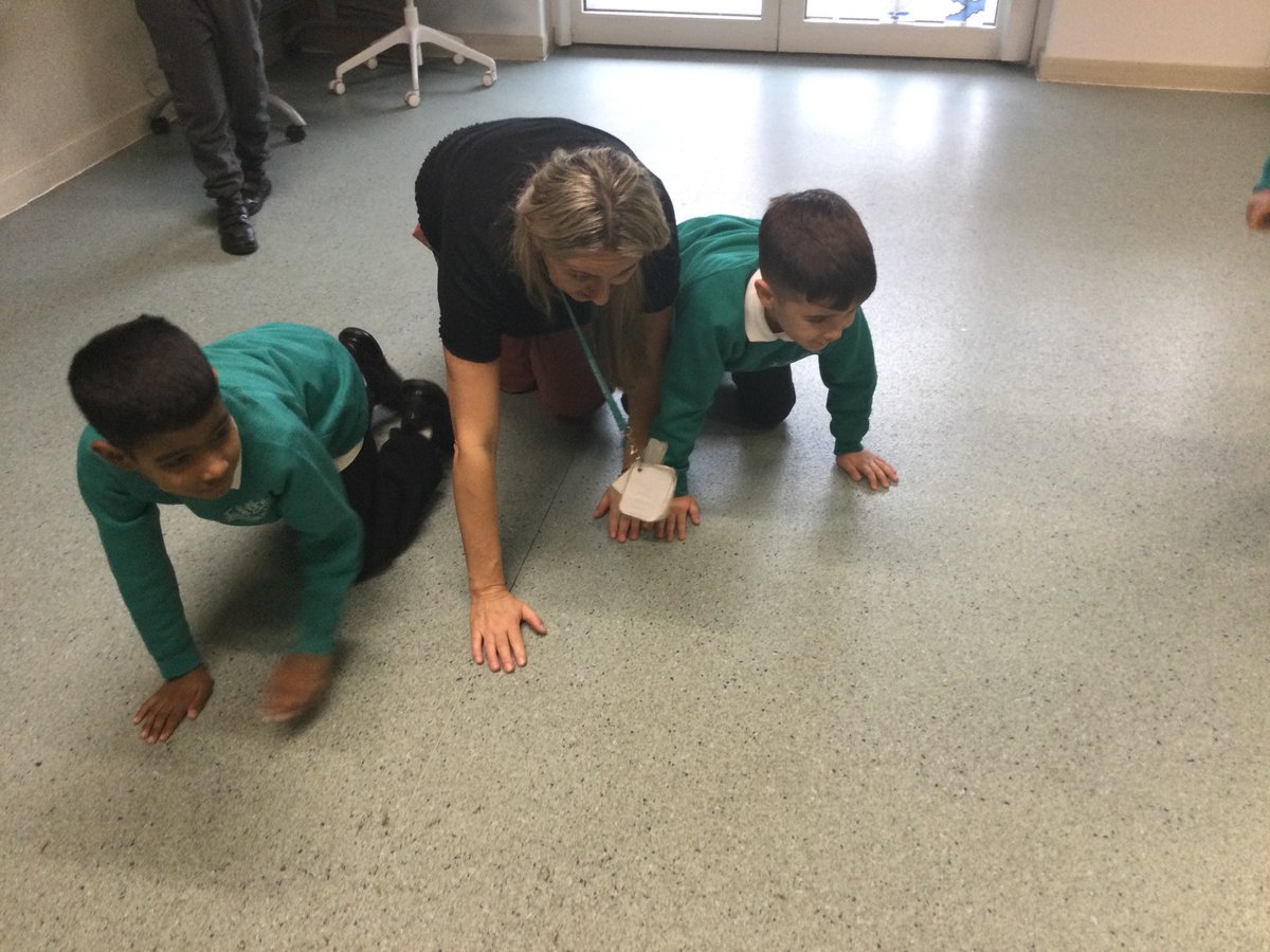 WoodlandsHarrow's tweet photo. This week during Hazel class’s P.E session  pupils having been taking part in ‘follow the leader’ following an adult around  in a circle copying actions. They also copied actions to heads, shoulders, knees and toes first slowly and then as quick as they could!#physicaleducation https://t.co/WjCFofDUdn