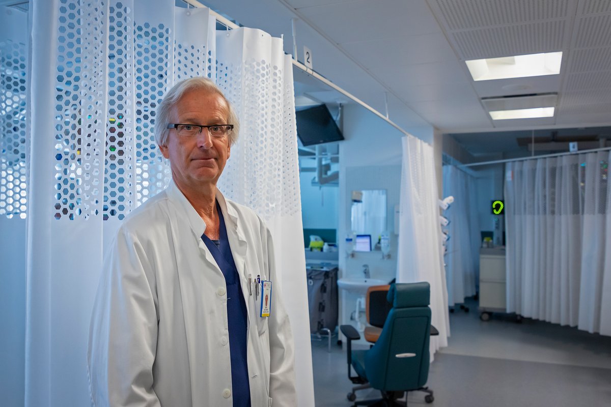 Sairaalapappi on läsnä kriisin keskellä. Pappi täydentää erilaisella taustallaan sairaalan hoitohenkilökunnan työtä, ajattelee Turun yliopistollisen keskussairaalan teho-osaston ylilääkäri Mika Valtonen. #liljalehti
liljalehti.fi/2024/08/27/sai…