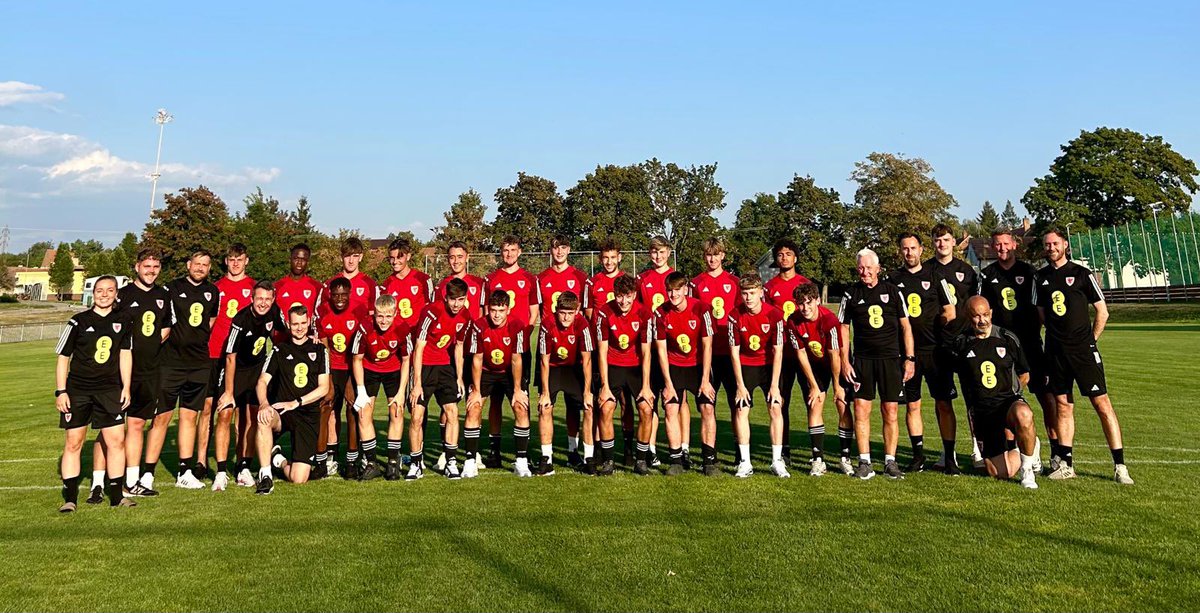 knight_craig5's tweet photo. Proud to work alongside a top group of players &amp; staff in 🇨🇿 this week.

All carried the badge with pride &amp; professionalism both on &amp; off the pitch🙌

3 tough challenges v 🇨🇿 🇸🇰 🇹🇷 was excellent preparation for the road ahead.

👏👏👏To all involved 

#FutureTalents https://t.co/8J2ZEy3Vl1