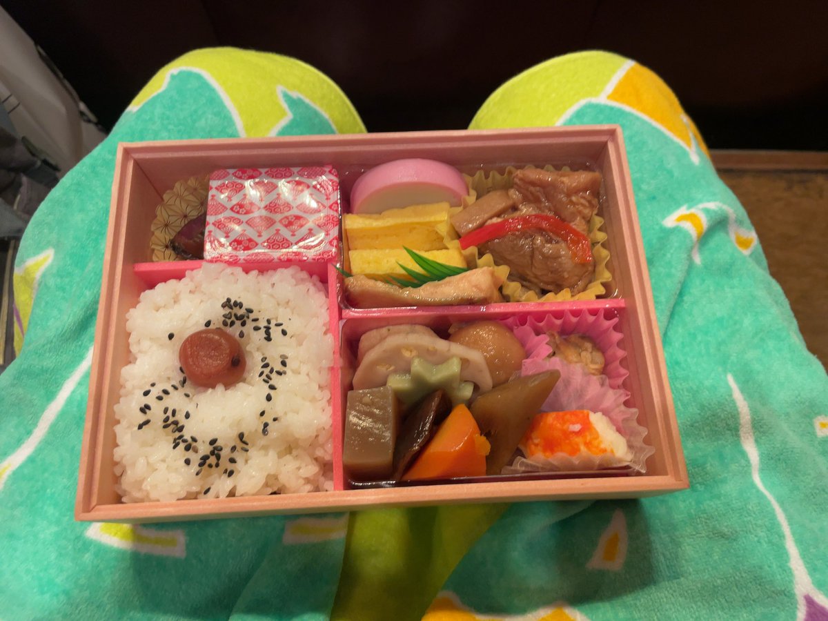 dogyear_capital's tweet image. #国技館グルメ 美味しかった😋

#国技館ちゃんこ #幕の内弁当 #国技館やきとり