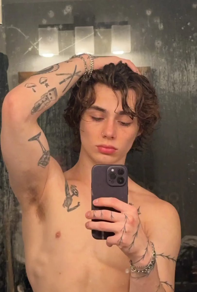 jotografías* (NSFW) tweet media