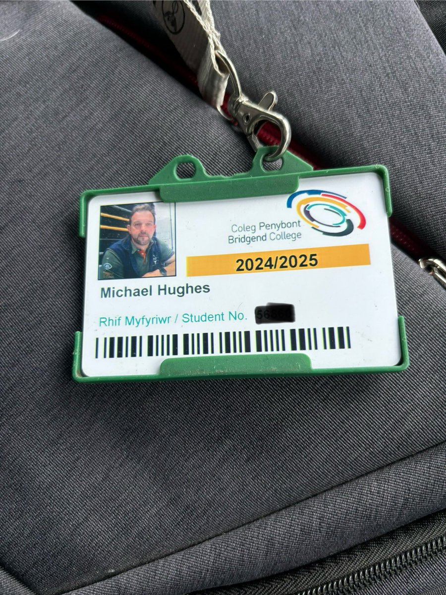 hughesyfarrier's tweet photo. First day of college
#USW #BackPackWanker https://t.co/eXZW2kexVA