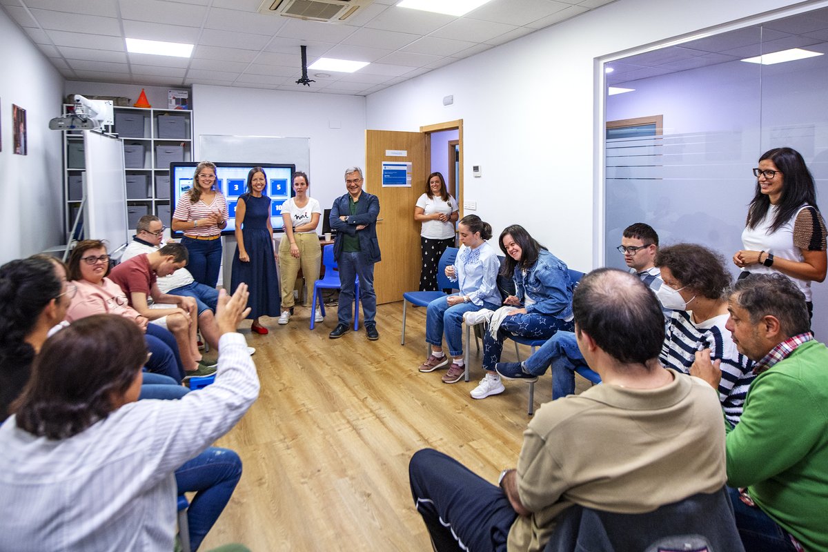 Deputación de Ourense (@deputacionou) on Twitter photo A Deputación adaptará os seus temarios para facilitar as oposicións ás persoas con síndrome de Down
Así se comprometeu en <a href="/DownOurense/">Down Ourense</a> o presidente, <a href="/Luis_MenorPerez/">Luis Menor Pérez</a>: “Queremos unha administración provincial aberta e accesible a todas as persoas”
depourense.gal/index.php/actu… A Deputación adaptará os seus temarios para facilitar as oposicións ás persoas con síndrome de Down
Así se comprometeu en <a href="/DownOurense/">Down Ourense</a> o presidente, <a href="/Luis_MenorPerez/">Luis Menor Pérez</a>: “Queremos unha administración provincial aberta e accesible a todas as persoas”
depourense.gal/index.php/actu…
