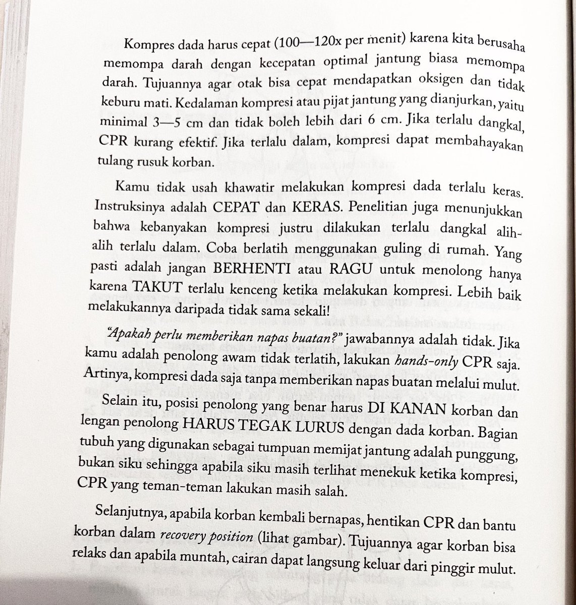 afrkml's tweet photo. Hands-Only CPR direkomendasikan buat awam soalnya lebih mudah diingat &amp; dilakukan, serta efektif dlm keadaan darurat.

JANGAN takut salah! Klo korban emg butuh CPR, tindakanmu bisa sangat berarti.

Ingat, lebih baik melakukan CPR meskipun belum sempurna drpd ga sama sekali. 🥺🙏🏻 https://t.co/IklDJPDXNv