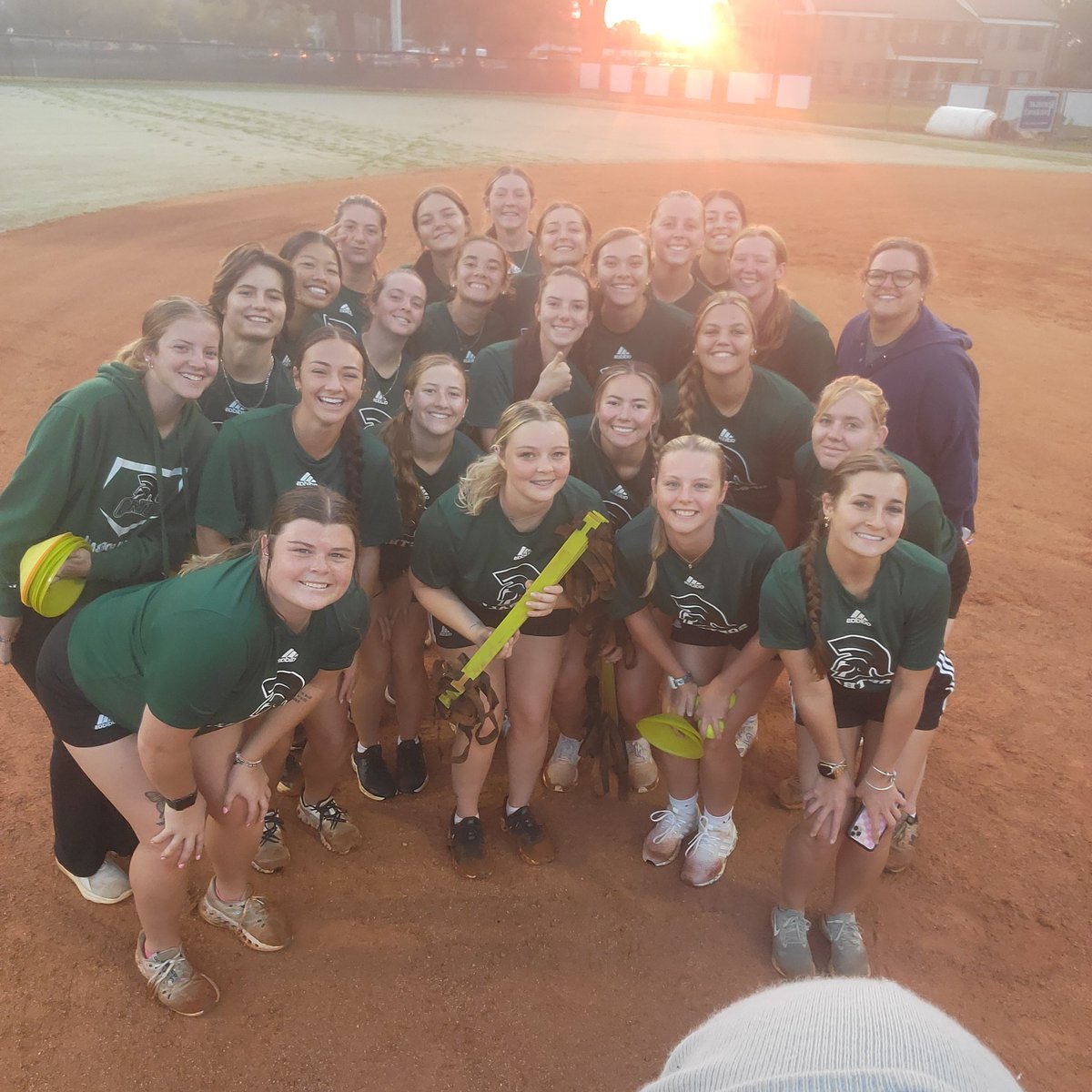 Morning work, makes the day better! 1% everyday! This group is working!! 
#rolltros
#earlymorningworkouts
#GDTBAT