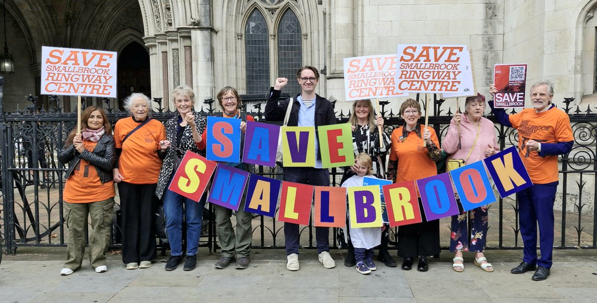 BHAMFHC's tweet image. We&apos;re with @brutifulbrum @zerocarbonhouse to &apos;Save Smallbrook&apos;. We&apos;re
demanding that we put the interests of people &amp;amp; planet before the interests of greedy private developers. Our buildings shouldn&apos;t be disposed of like &apos;fast fashion&apos; - we&apos;re facing an existential climate crisis!