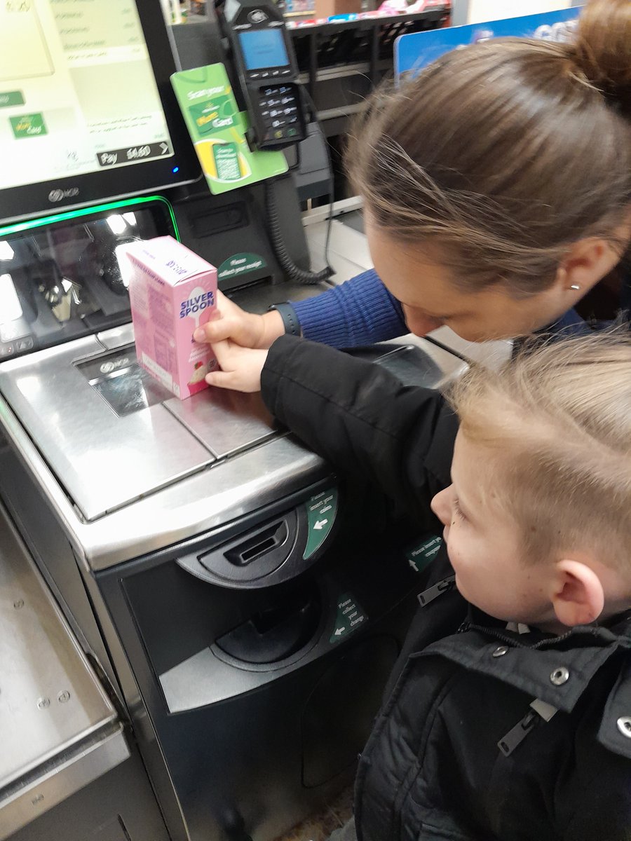 The nest had a lovely trip to Morrisons 🛒 to buy some supplies for their food play lesson.

We even had a little visit to the café too ☕🍰