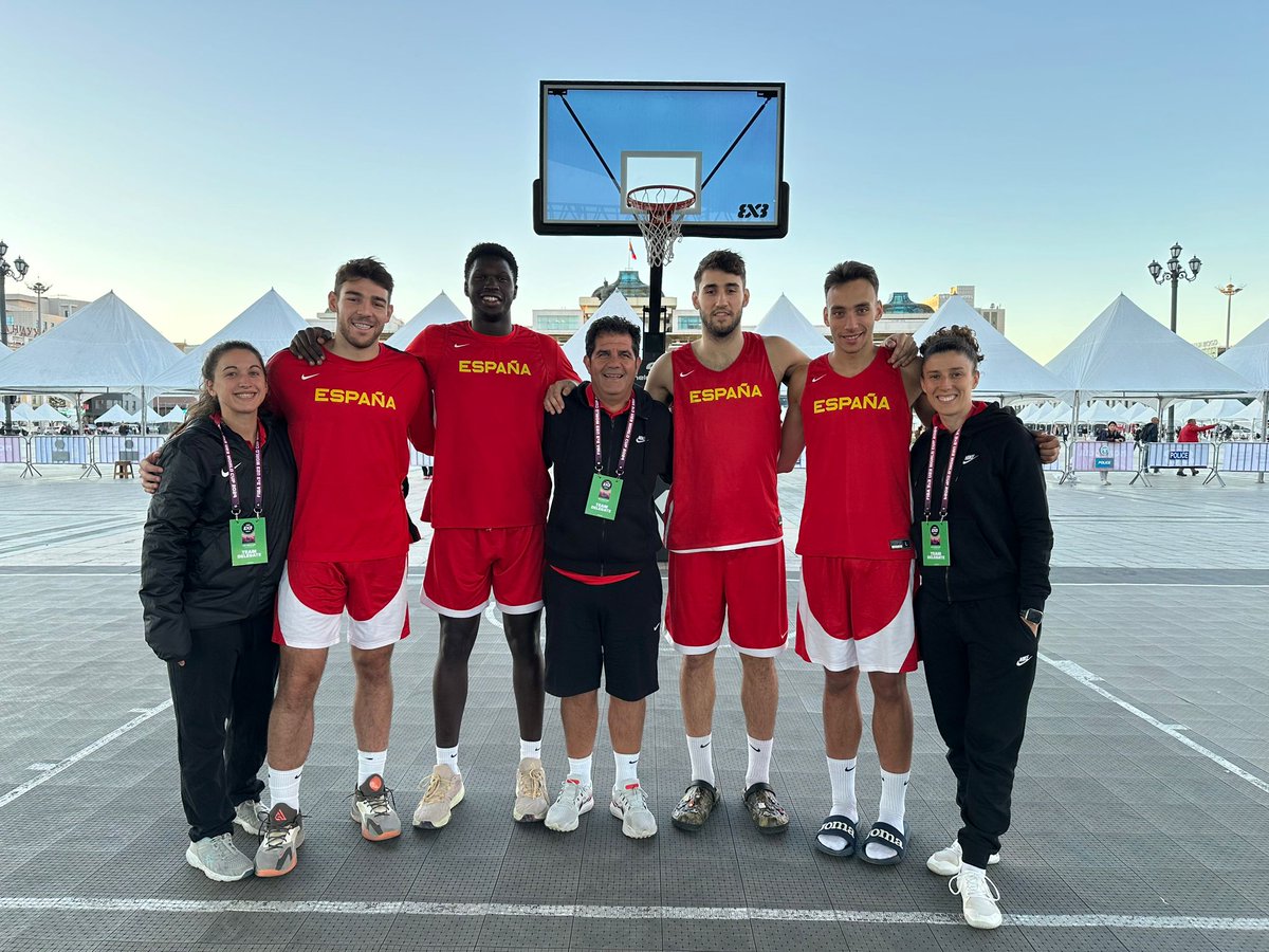 BaloncestoESP's tweet photo. En unas horas... arranca la andadura de la #U23M3x3 🇪🇸 en la Copa del Mundo 😉

🏆 Primera Fase #3x3U23 
📆 Miércoles 11
🇪🇸🆚🇺🇦 (05:15h)
🇩🇿🆚🇪🇸 (07:05h)
📌 Ulán Bator 🇲🇳
📺 https://t.co/IDSImCeRL7

#SomosEquipo https://t.co/qTYoBiOnLq