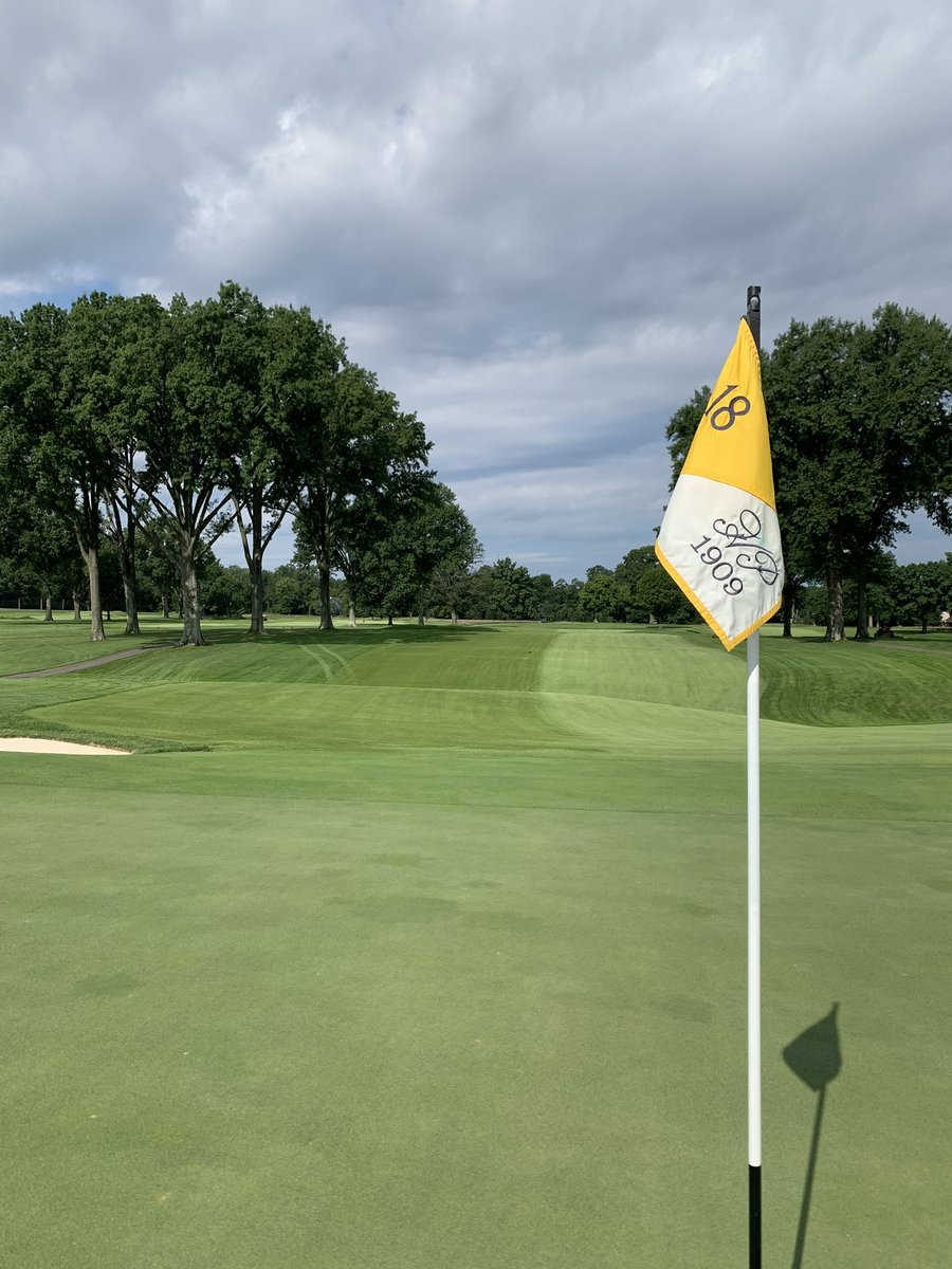 York_Turf's tweet photo. Life is good when you learn from the best in the business! Thanking you. #ThankASuper @GCSAA @KentuckianaGCSA https://t.co/vUdYjPcu8R