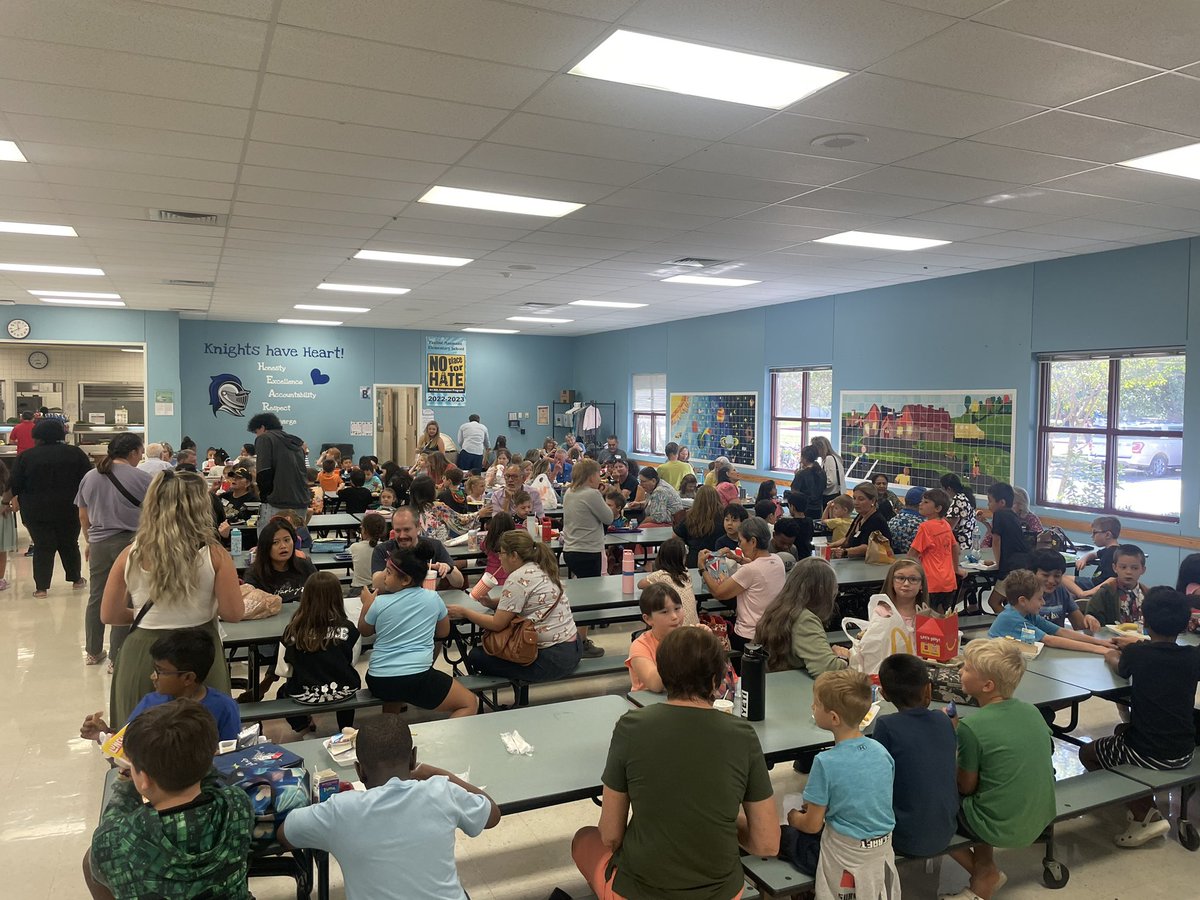 NaumannElem's tweet photo. Grandparents lunch was a huge success! Nothing but smiles from the Knights! @wkmills22 #assistantprincipalslife #hardworkfeelsgood https://t.co/Qz3wC33p34