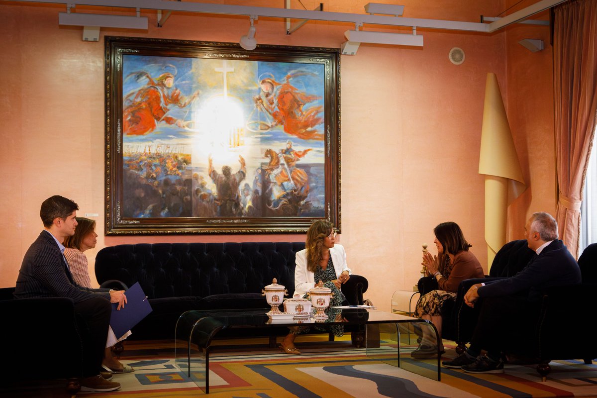 Nuestra consejera de Políticas Sociales, <a href="/MarianOros/">Marian Oros</a>, ha mantenido esta mañana una reunión de trabajo con la Justicia de Aragón, Concepción Gimeno. 
El encuentro ha servido como toma de contacto para poner en común temas de interés para ambas instituciones, como el cuidado de la