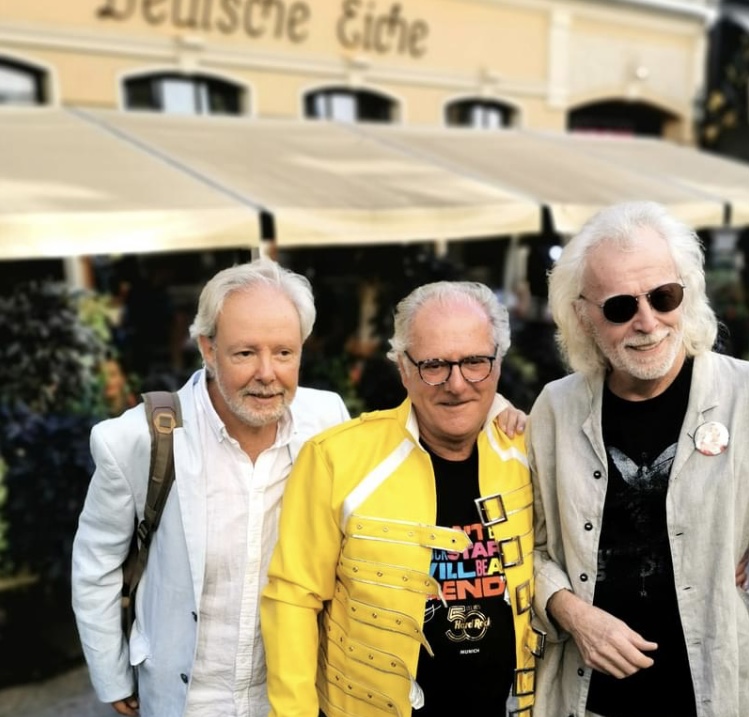 A new monument for Freddie in Munich since 5th of September #Queen #FreddieMercury
<a href="/QueenWillRock/">Queen</a>
@QFCG
<a href="/DrBrianMay/">Dr. Brian May</a>
<a href="/freddie_mercury/">Freddie Mercury</a>
<a href="/BoRhapMovie/">Bohemian Rhapsody</a>
<a href="/ComunitaQueenIT/">Comunità 👑 QUEENiana</a>
<a href="/OIQFC/">Queen Fan Club</a>
<a href="/DailyMirror/">The Mirror</a>
<a href="/QueenExtrava/">Queen Extravaganza</a>
<a href="/ClassicRockMag/">Classic Rock Magazine</a>
<a href="/BBCNewsnight/">BBC Newsnight</a>

<a href="/ejaf/">Elton John AIDS Foundation</a>
<a href="/PlanetRockRadio/">Planet Rock</a>
<a href="/OfficialRMT/">Roger Taylor</a> Reinhold Mack