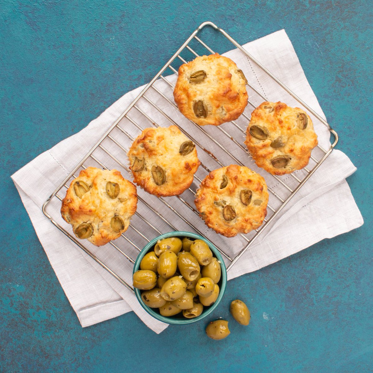 Looking for some lunchbox inspiration? 

These Cheese &amp; Olive Muffins are a winner for all the family - therealolivecompany.co.uk/cheese-olive-m…