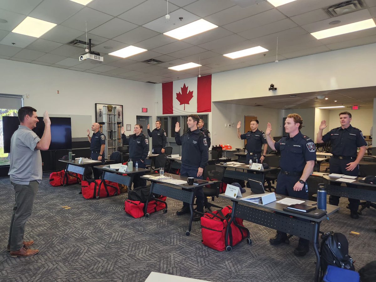 RHPFFA (@rhpffa) on Twitter photo President Voisin swearing in the new recruits today. Welcome to our newest members of local 1957. #richmondhillfirefighters #iaff #opffa President Voisin swearing in the new recruits today. Welcome to our newest members of local 1957. #richmondhillfirefighters #iaff #opffa