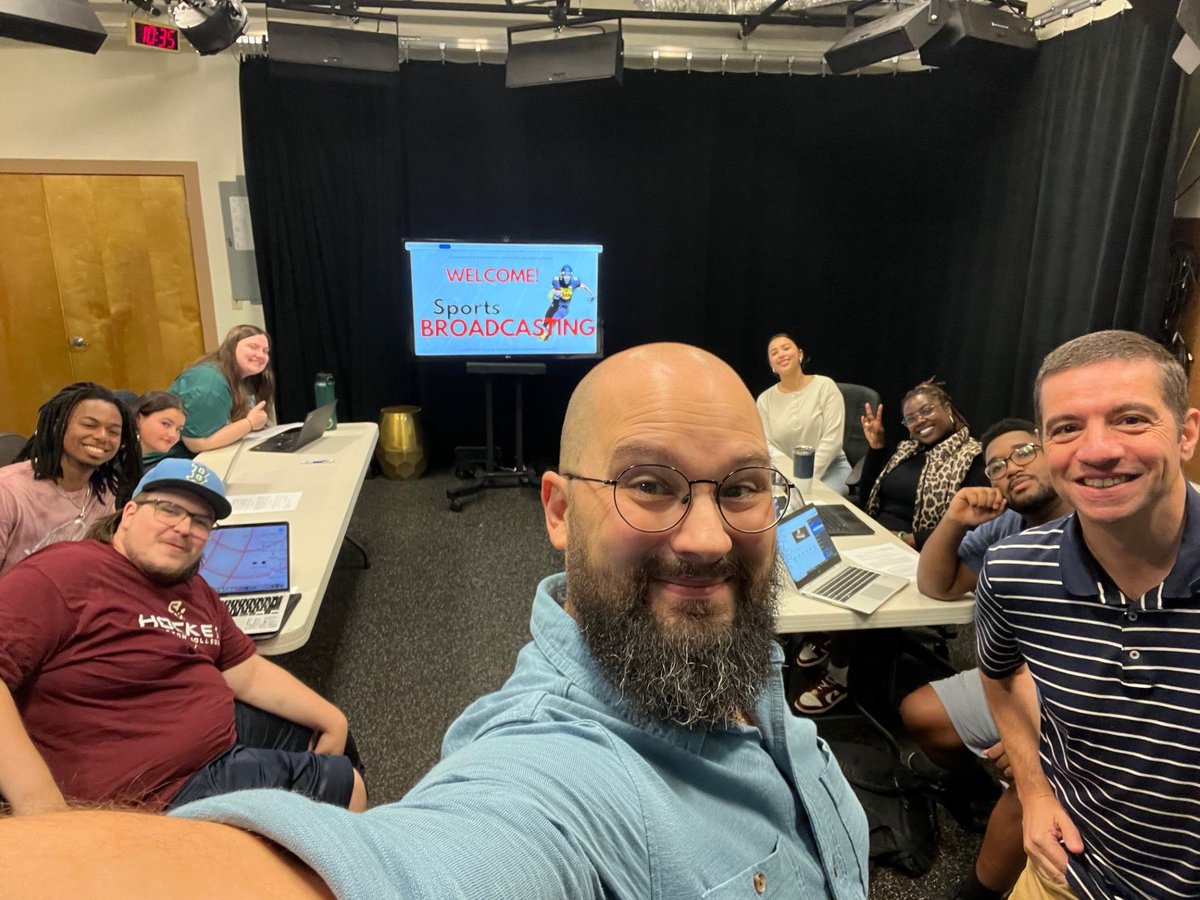 CommartsFsu's tweet image. Exciting News! We’ve launched a new Sports Broadcasting class at Framingham State University, in collaboration with Access Framingham TV! Students will gain hands-on experience in live sports coverage, from play-by-play commentary to behind-the-scenes production. #FSU
