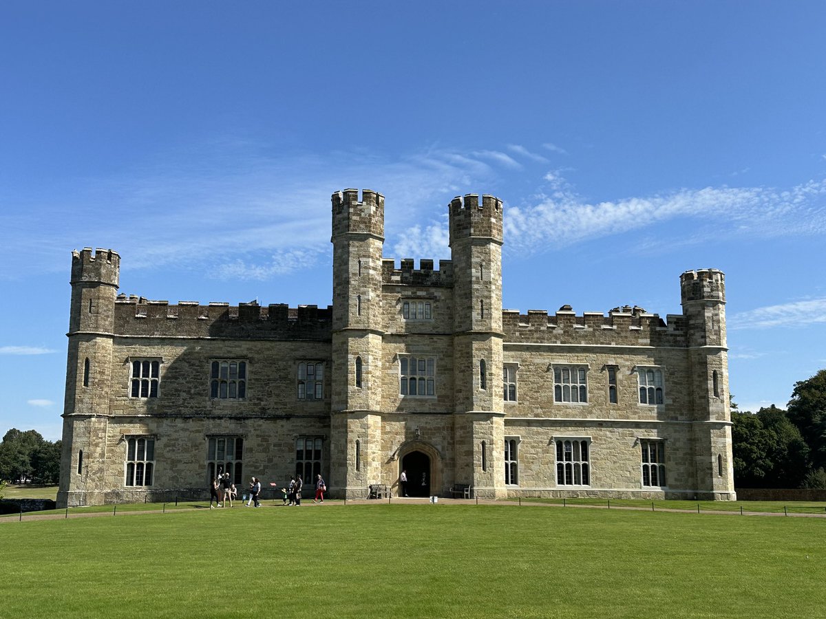 Newy Traveller tweet media