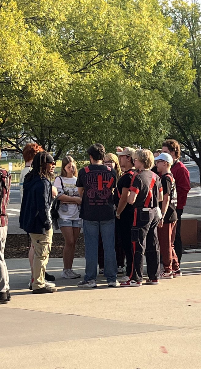lovexhann's tweet photo. i don’t care i’m calling them out. this entire group is who started the fucking “run come on run” 
-#clancyduluth https://t.co/XczynzDSqz