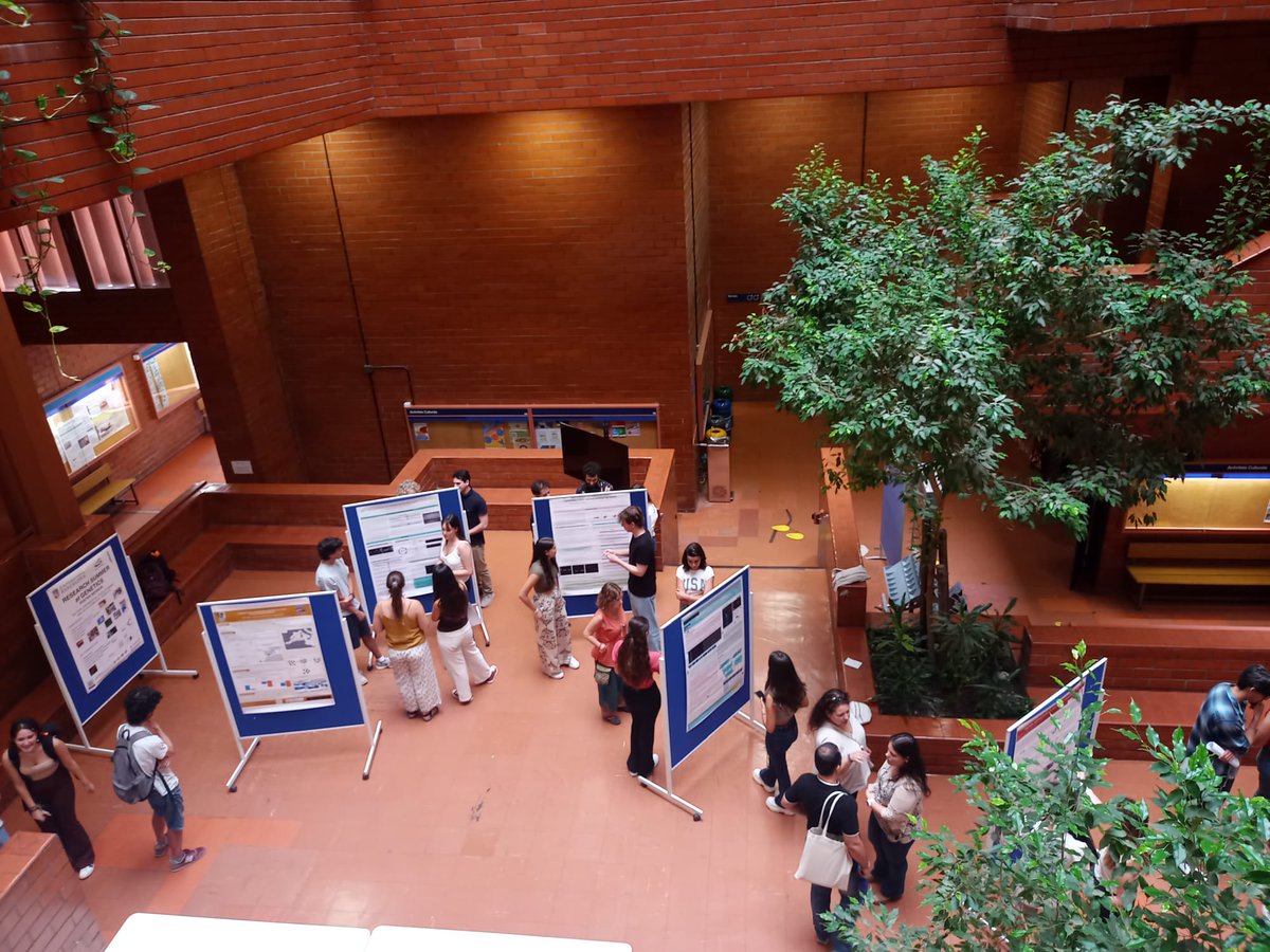 GeneticsUB (@geneticsub) on Twitter photo 🧬Avui a la Facultat <a href="/BiologiaUB/">Facultat de Biologia UB</a> ha tingut lloc la cloenda dels “Estius a Genètica”, on els estudiants del programa han presentat els seus resultats.
🎉Moltes felicitats als premiats Ariadna Figueras, Roc Gumà i Renata Molina !🔬✨🧬 🧬Avui a la Facultat <a href="/BiologiaUB/">Facultat de Biologia UB</a> ha tingut lloc la cloenda dels “Estius a Genètica”, on els estudiants del programa han presentat els seus resultats.
🎉Moltes felicitats als premiats Ariadna Figueras, Roc Gumà i Renata Molina !🔬✨🧬