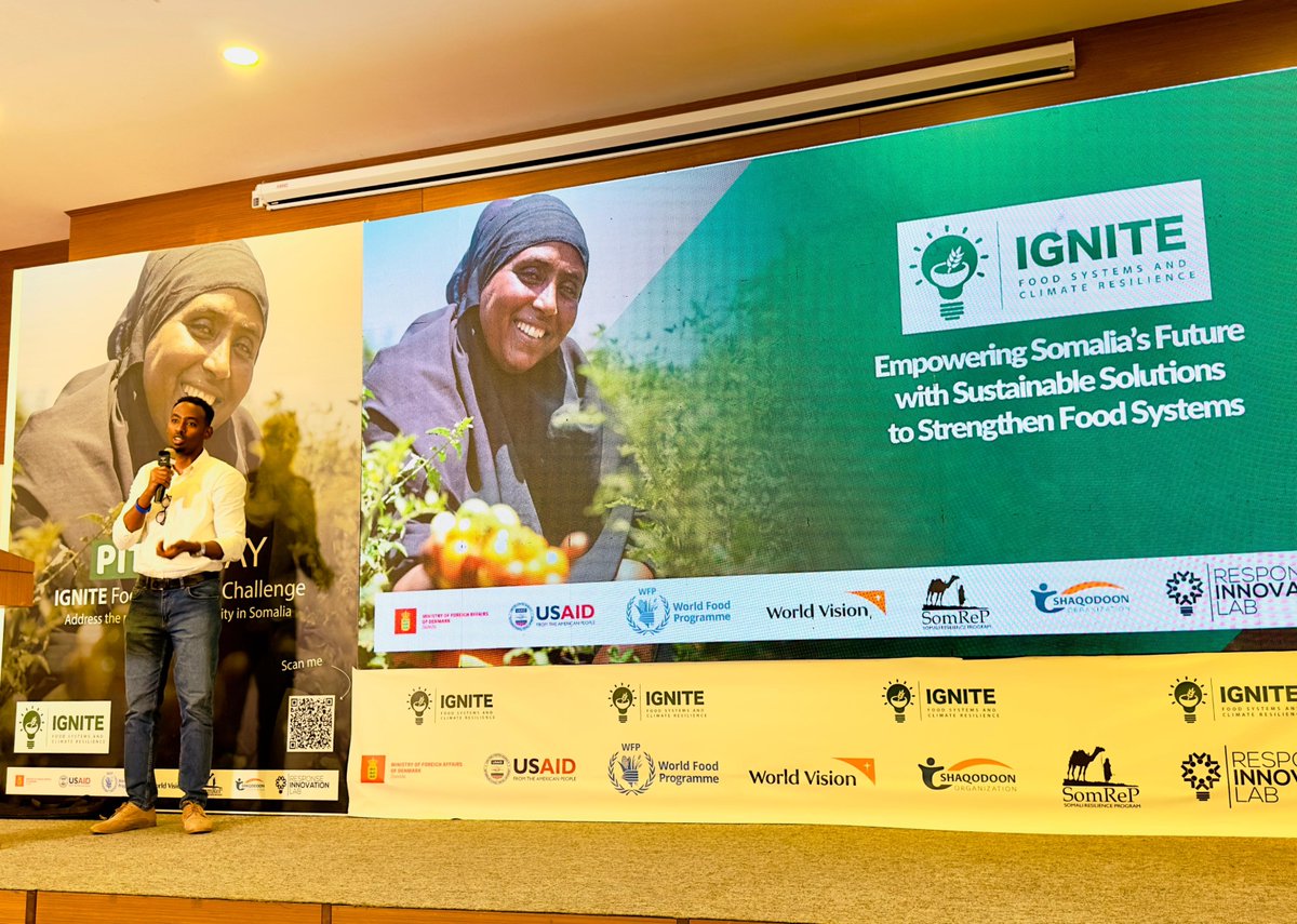 WVSomalia's tweet photo. Mohamed Osman of Greenlife Agribusiness Ltd at the #IgniteFoodSystems #InnovationChallenge pitch where he highlighted the benefits of organic fertiliser to transform #foodsystems in Somalia. We are not just selling a fertiliser but producing something that's eco-friendly as well. https://t.co/lVej6OlDlj