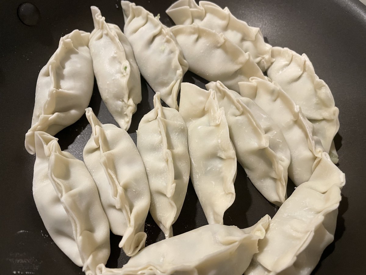 nein_Mildom's tweet photo. 餃子こねたぜ。
食うかい。 https://t.co/pOWZpO4dGy