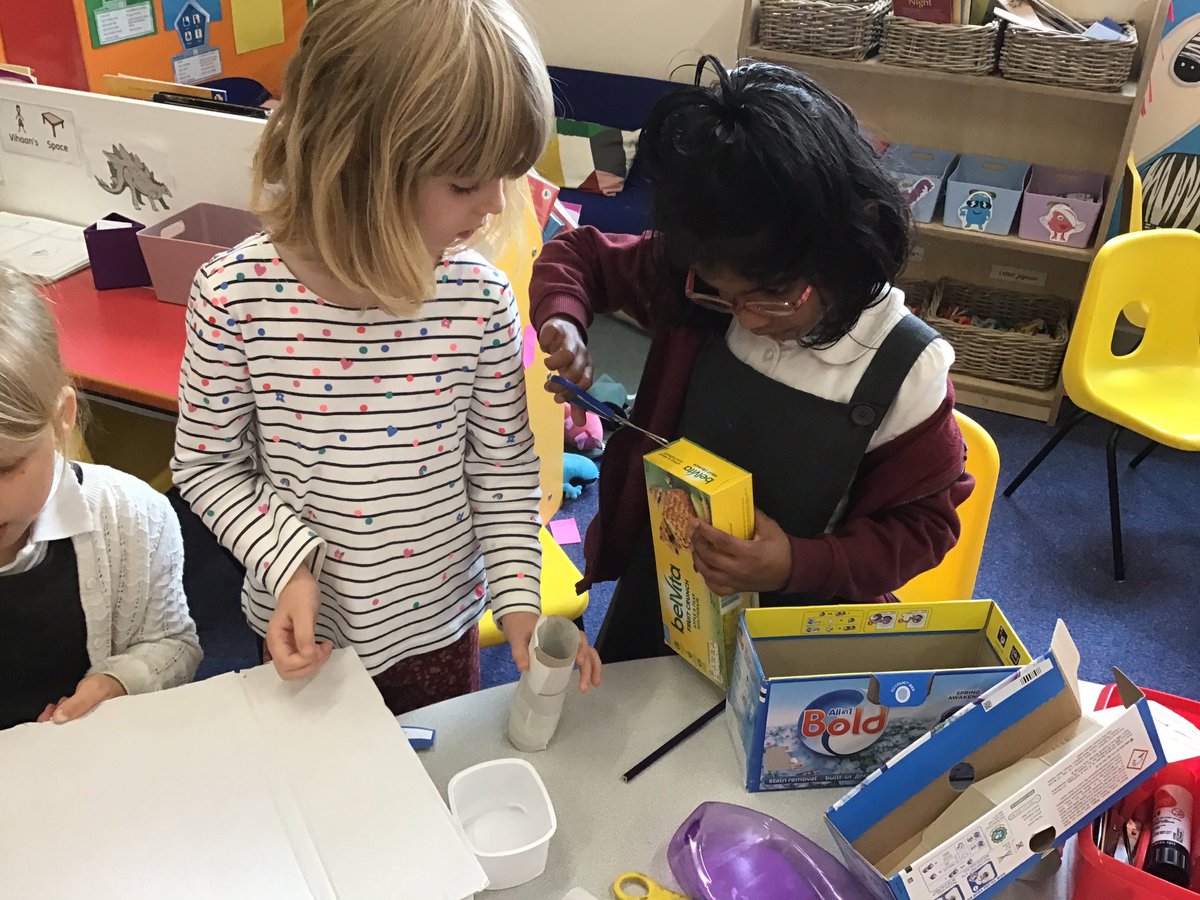 ClaphamTerrace1's tweet photo. Year 1’s London Landmarks are taking shape nicely. #topiclaunch #Geography https://t.co/d29mjFwHTu