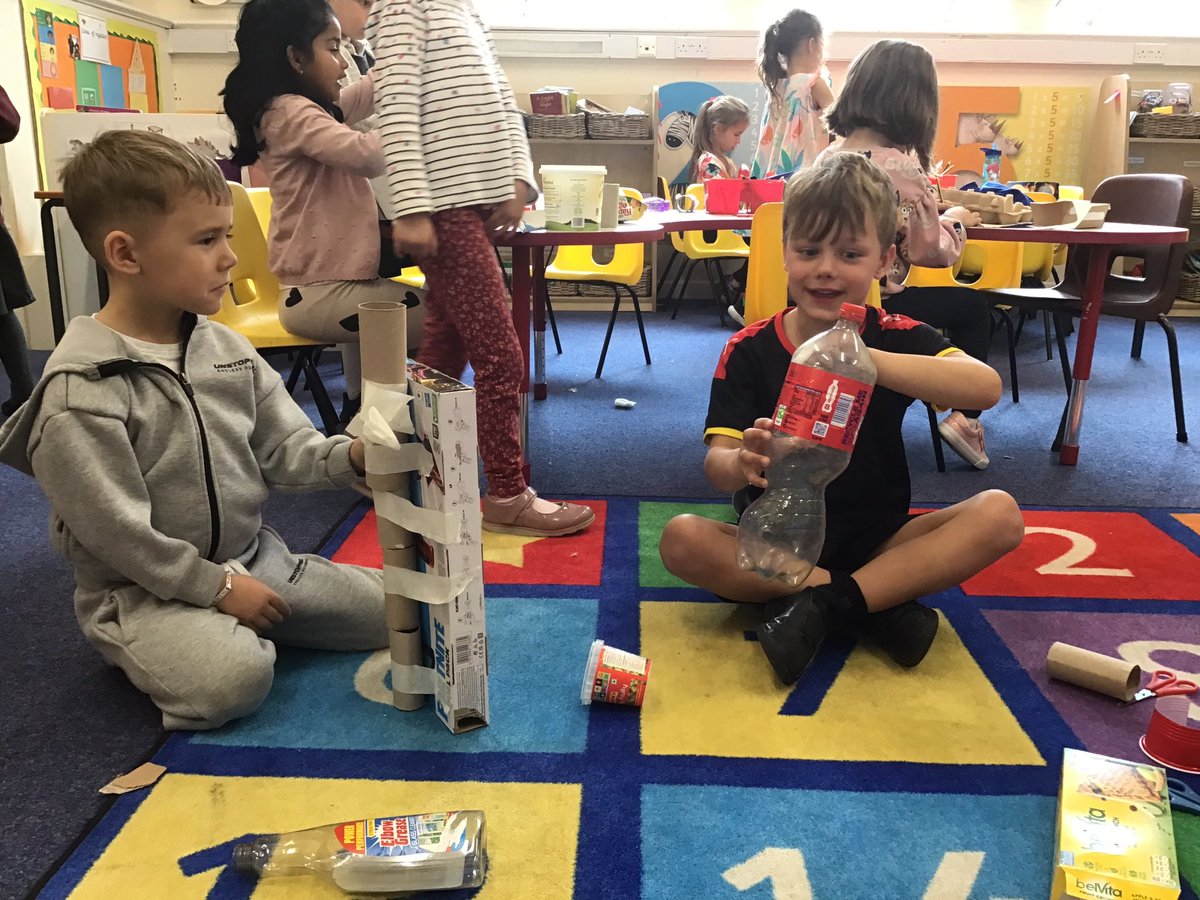 ClaphamTerrace1's tweet photo. Year 1’s London Landmarks are taking shape nicely. #topiclaunch #Geography https://t.co/d29mjFwHTu