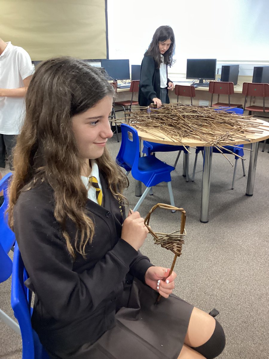 GaytonPrimary's tweet photo. More hedgehog willow sculpture photos. Year 6 are now working to create hedgehog ears and feet.     Year 3 made the body and spines and Year 6 are beginning to weave the spines into the body. @twigtwisters @EcoSchools @WirralCouncil @HogFriendly https://t.co/dzsYAcx8Vr