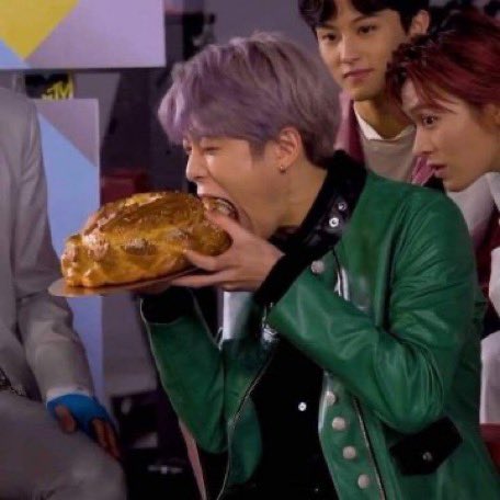 이동역이 정제현한테 반한 이유
첫만남 소개팅 때 밥 이렇게 먹어서