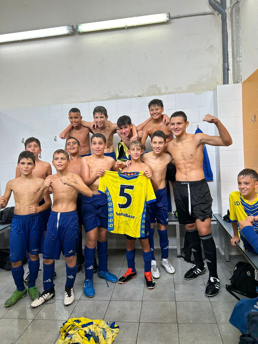 baseolerdola's tweet photo. Debut triomfant de l'infantil S14 que s'imposa 0-5 a @CFCubelles en un gran partit sota la pluja.
#SomhiBase https://t.co/jhlA4kqAAf
