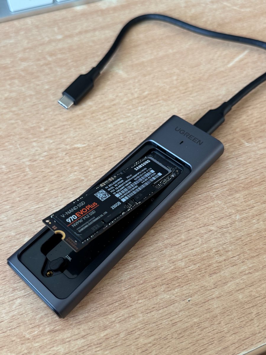 tacttm's tweet photo. New device update! I bought UGREEN case for SSD and Samsung 970 EVO SSD, for testing. I plan to add control and recording support for Timelapse - Life, so that it would be possible to manage more easily, and most importantly quickly move files. https://t.co/NYXhWhMjyj