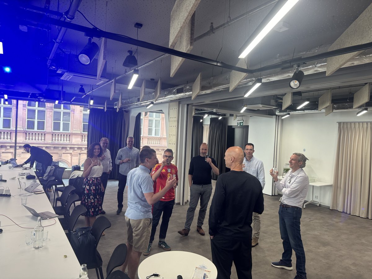 collibra's tweet image. Czech-ing in with our customers in Prague! 🇨🇿 Our team had the chance to connect directly with customers and hear their stories firsthand. The stories were as rich as the city’s history, and the view of Prague Castle was the perfect end to the day. 🏰✨ 

#OneCollibra