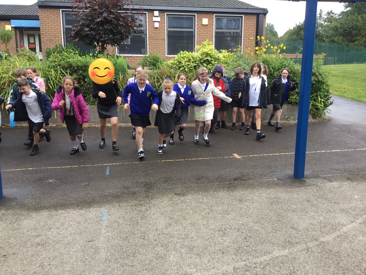 GorsewoodPrimar's tweet photo. Year 5 have been learning their compass directions and playing corners with places in the UK. #GorsewoodGeography #60active https://t.co/u2W87TsZod