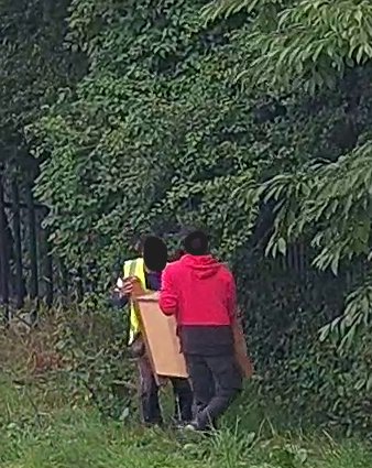 ✅Fluorescent safety top 
✅2 people to aid manual handling 
✅Fixed penalty notice for #flytipping waste ££ 
Its £30 for <a href="/WalsallBins/">Walsall Bins & Things</a> bulky collectin &amp; free to dispose at the tip go.walsall.gov.uk/bins.
Do people have money to burn &amp; no civic pride.
KEEP #WALSALL clean.