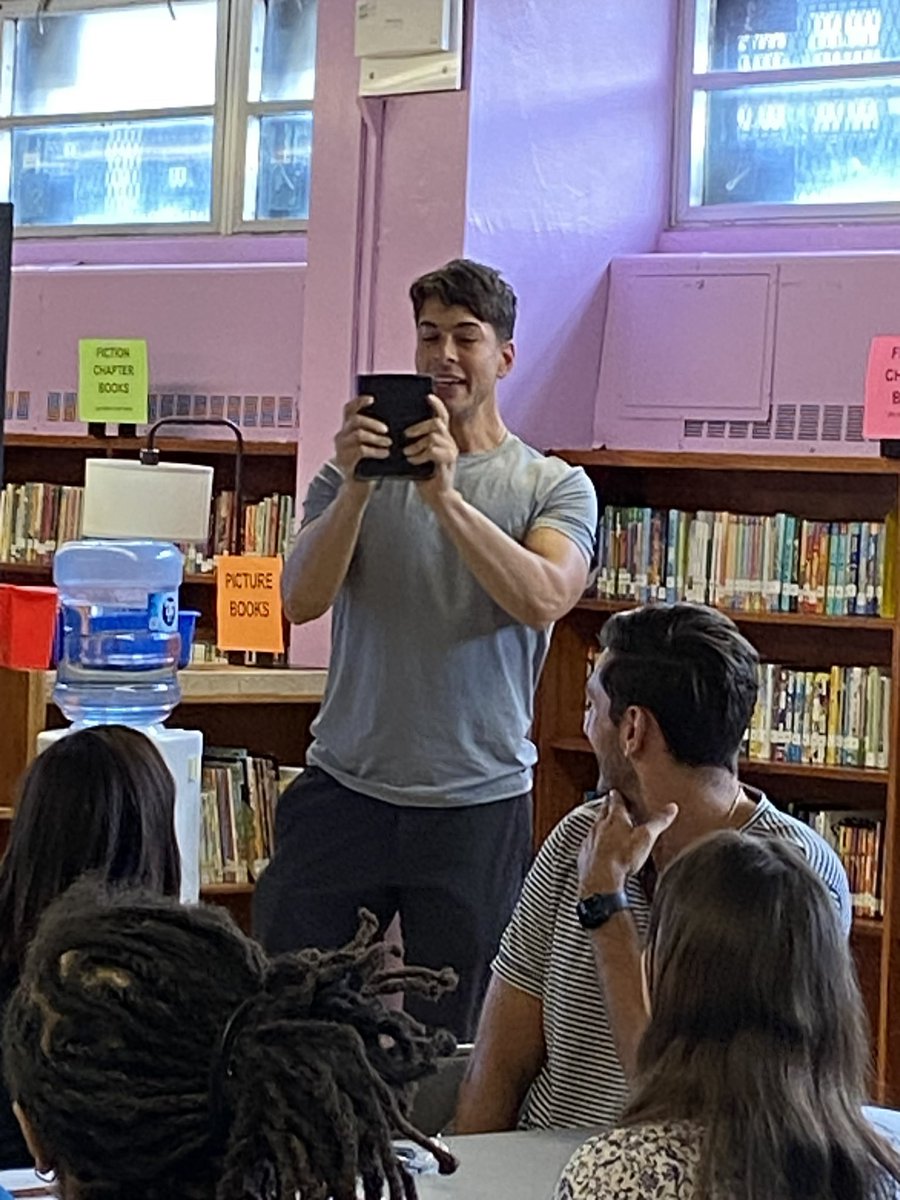 PSMS206M's tweet image. Yesterday, we kicked off our first professional development session for this year’s I AM Project: The Year of Empowerment! 🎉  It was an inspiring experience sharing Where I’m From poems and sharing artifacts that represent an aspect of our identity. #EmpowermentInAction