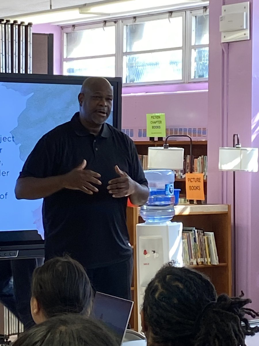 PSMS206M's tweet image. Yesterday, we kicked off our first professional development session for this year’s I AM Project: The Year of Empowerment! 🎉  It was an inspiring experience sharing Where I’m From poems and sharing artifacts that represent an aspect of our identity. #EmpowermentInAction